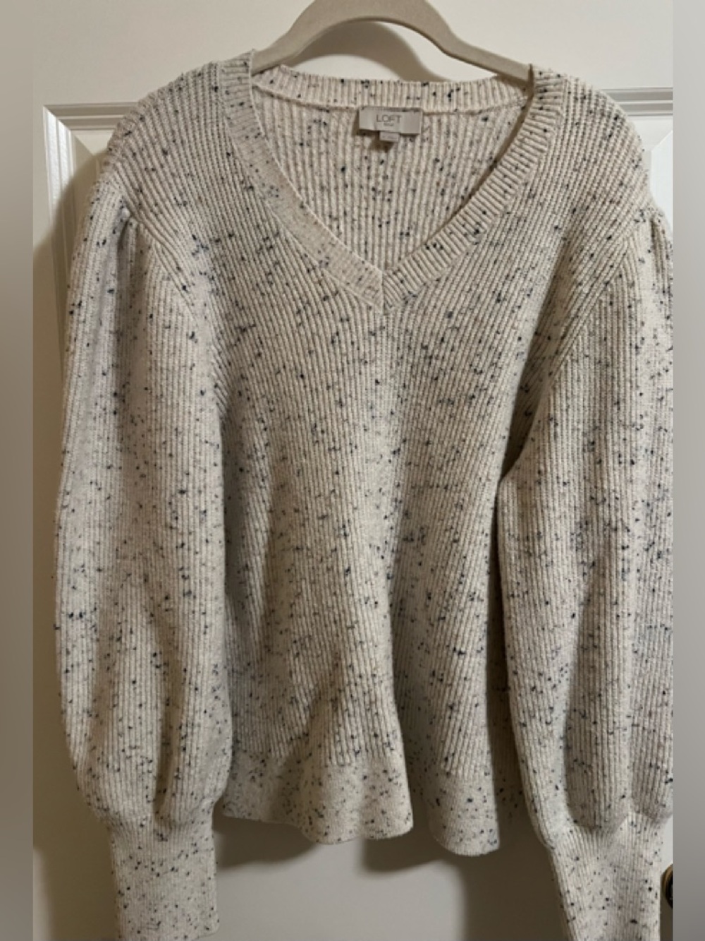 EUC Loft Outlet v-neck sweater. Size XL